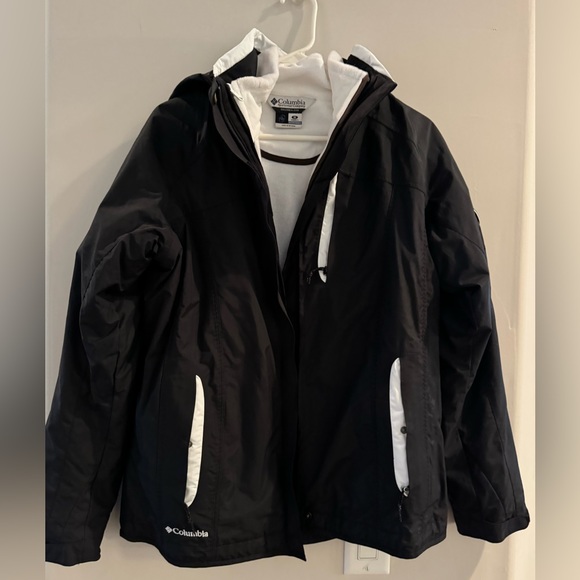 Columbia Women’s Omni Tech Ski Jacket with detachable hood - Picture 1 of 7